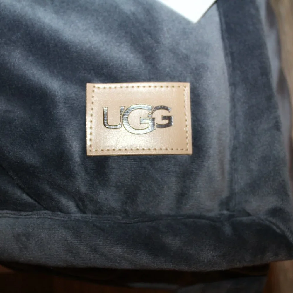 NWT UGG HOME BLISS VELVET PLUSH SHERPA THROW 50‎ X 70 BLUE